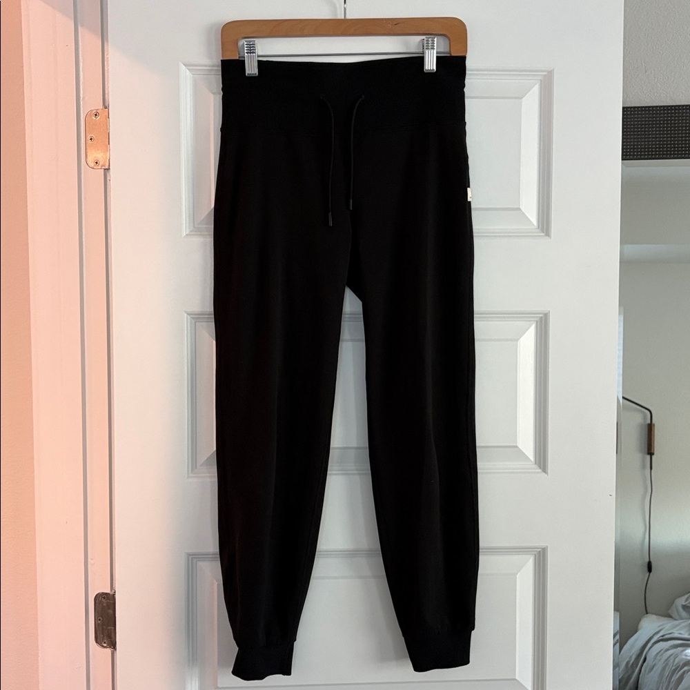 Vuori small black joggers